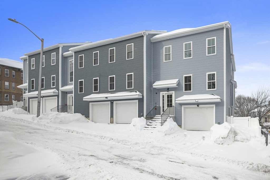 17-C Mott Street, Worcester, Massachusetts, 3 Bedrooms Bedrooms, 6 Rooms Rooms,2.5 BathroomsBathrooms,Residential,For Sale,Mott Street,73475595