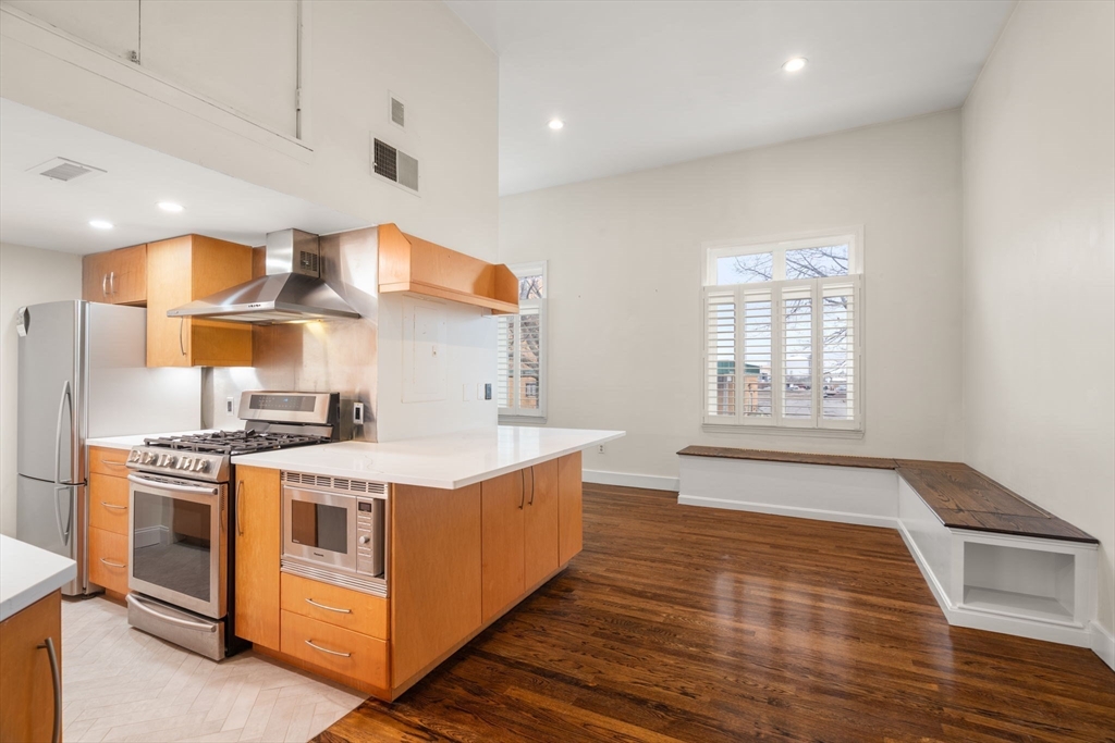 420 Medford St, Boston, Massachusetts, 2 Bedrooms Bedrooms, 5 Rooms Rooms,1.5 BathroomsBathrooms,Residential Lease,For Rent,Medford St,73501820