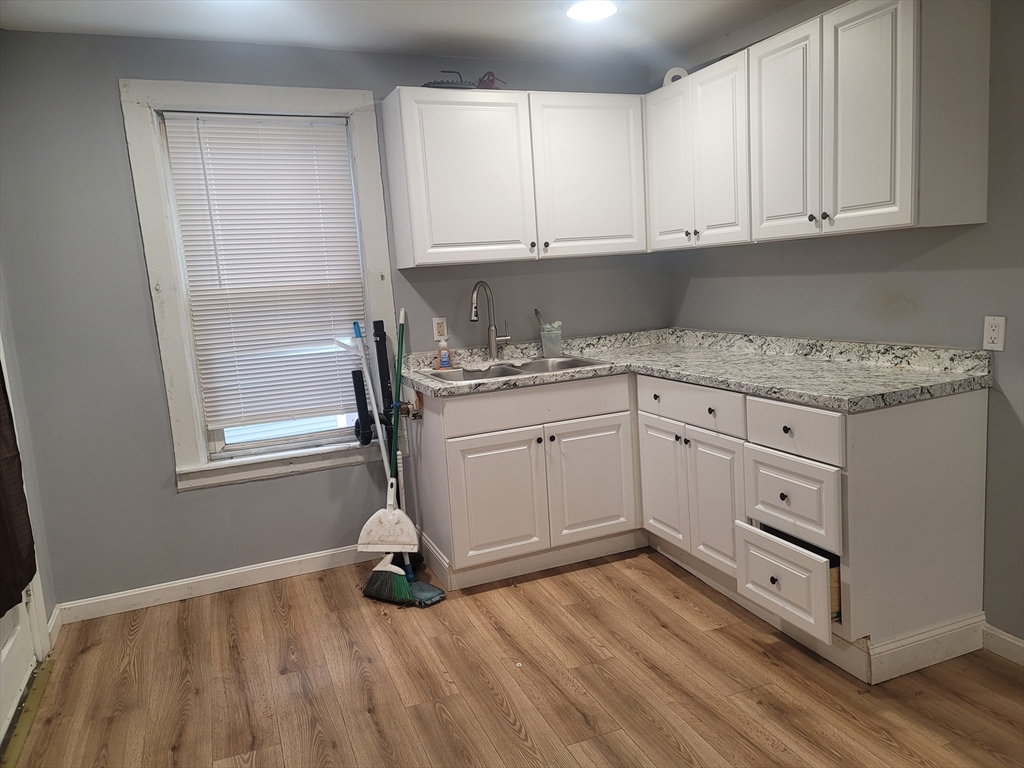 39 Worcester, Southbridge, Massachusetts, 2 Bedrooms Bedrooms, 4 Rooms Rooms,1 BathroomBathrooms,Residential Lease,For Rent,Worcester,73500566