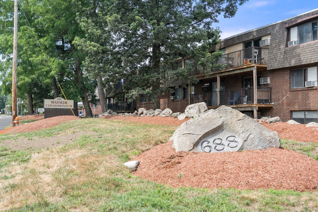 688 Boston Post Rd E, Marlborough, Massachusetts, 2 Bedrooms Bedrooms, 4 Rooms Rooms,1 BathroomBathrooms,Residential,For Sale,Boston Post Rd E,73440035