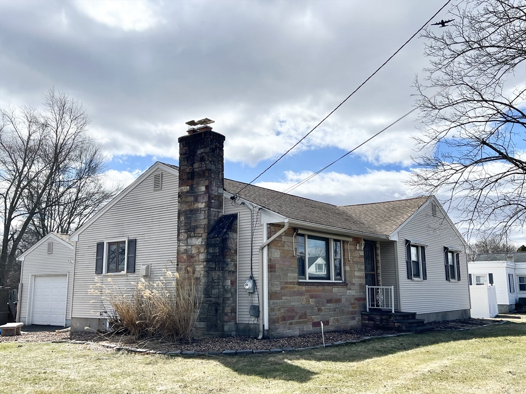 208 West St, Ludlow, Massachusetts, 3 Bedrooms Bedrooms, 5 Rooms Rooms,1 BathroomBathrooms,Residential,For Sale,West St,73489517