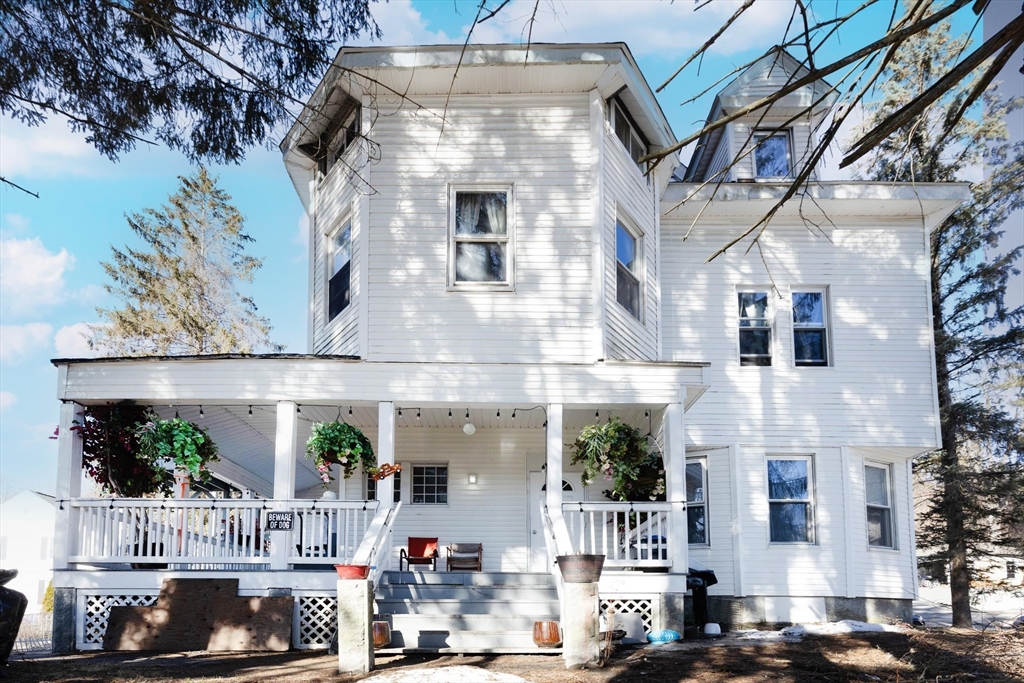 164 Blossom, Fitchburg, Massachusetts, 10 Bedrooms Bedrooms, 16 Rooms Rooms,4 BathroomsBathrooms,Residential Income,For Sale,Blossom,73485429