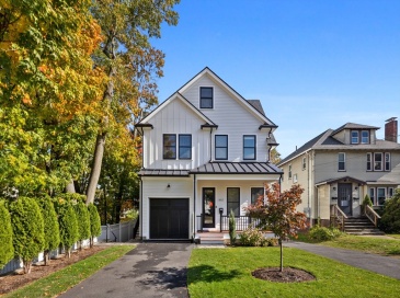 1917 Commonwealth Ave, Newton, Massachusetts, 4 Bedrooms Bedrooms, 9 Rooms Rooms,4.5 BathroomsBathrooms,Residential,For Sale,Commonwealth Ave,73473328