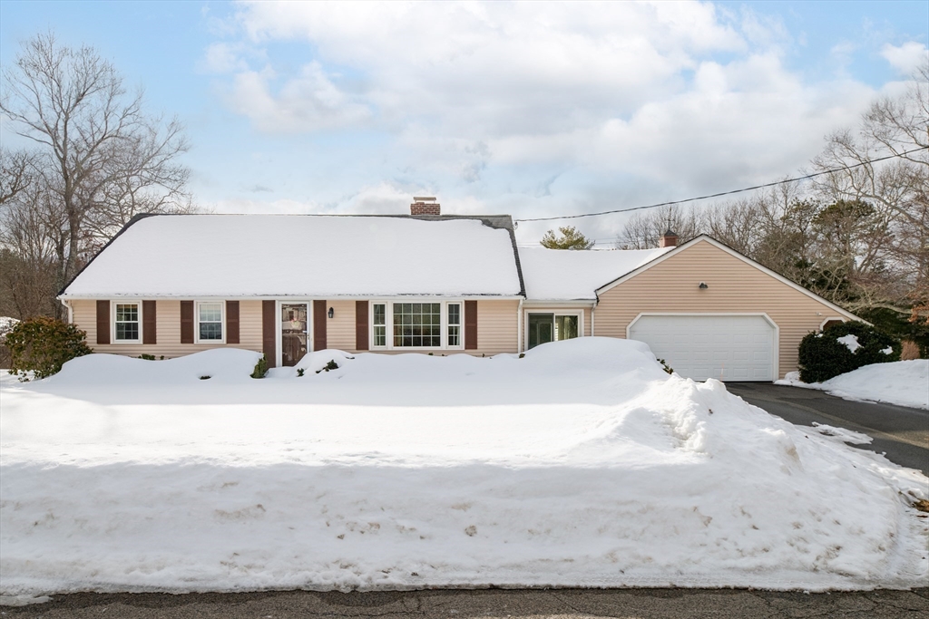 19 Greenview Dr, Plymouth, Massachusetts, 2 Bedrooms Bedrooms, 5 Rooms Rooms,1 BathroomBathrooms,Residential,For Sale,Greenview Dr,73478145