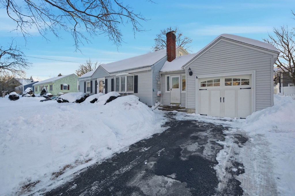 8 Flint St, Chelmsford, Massachusetts, 5 Bedrooms Bedrooms, 8 Rooms Rooms,2 BathroomsBathrooms,Residential,For Sale,Flint St,73474325