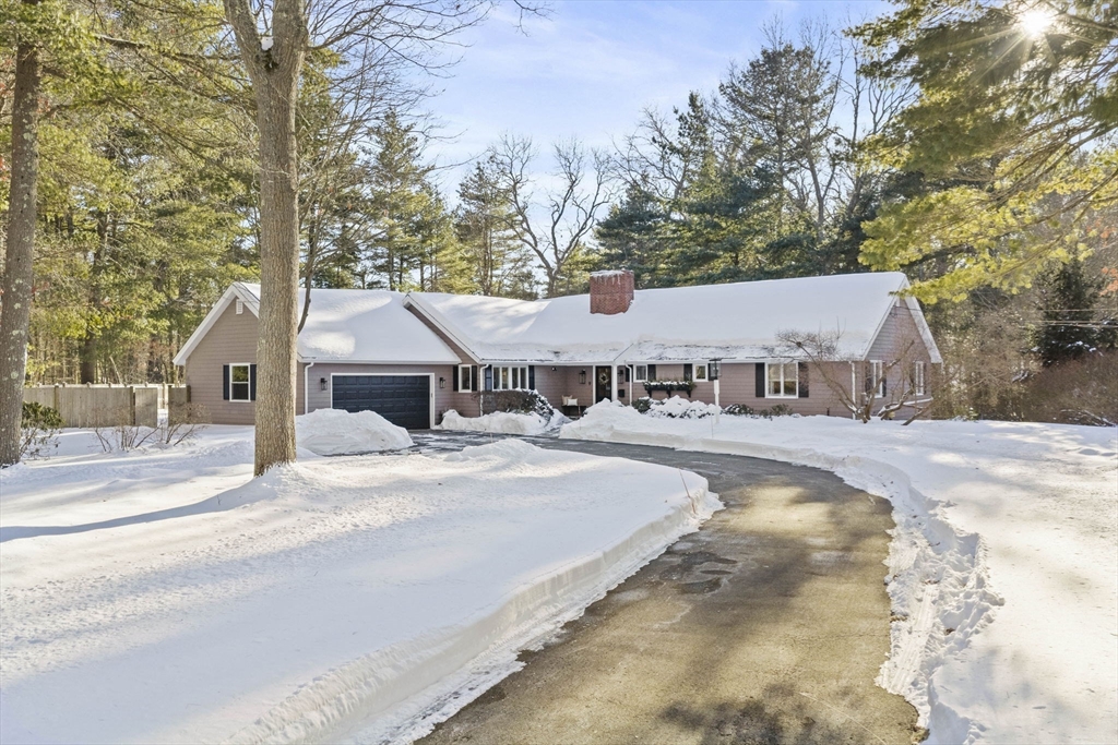 9 Mast Hill, Hingham, Massachusetts, 4 Bedrooms Bedrooms, 10 Rooms Rooms,2.5 BathroomsBathrooms,Residential,For Sale,Mast Hill,73473884