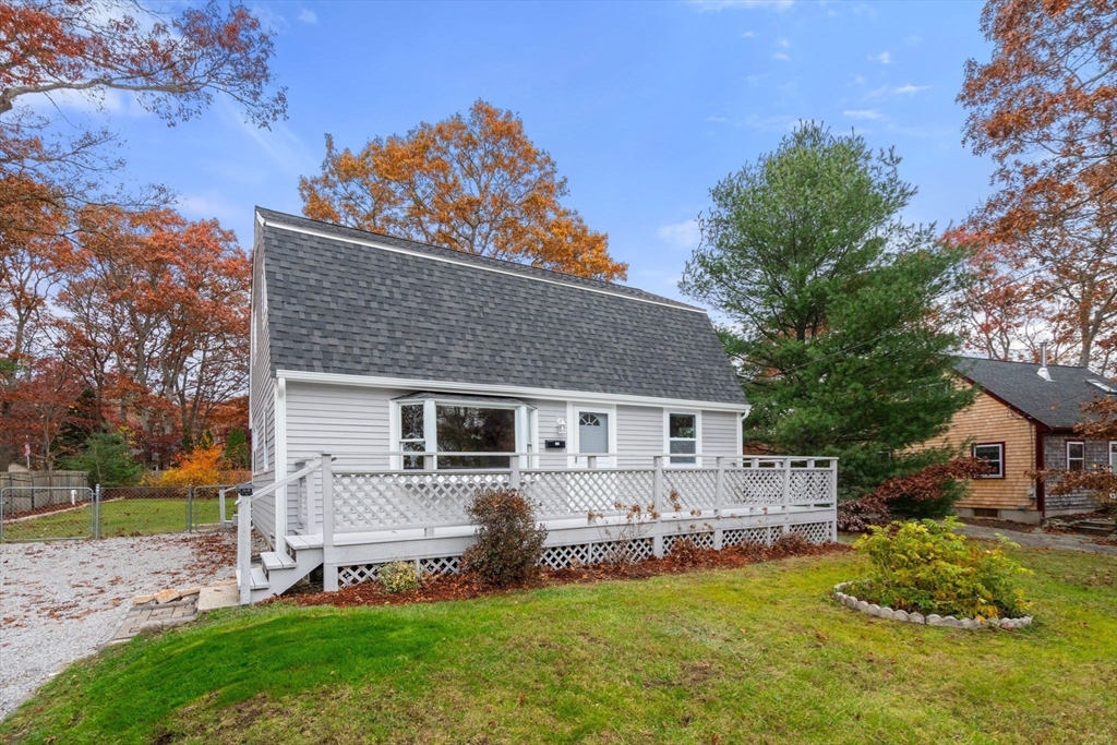 130 Old Barnstable Rd, Falmouth, Massachusetts, 4 Bedrooms Bedrooms, 7 Rooms Rooms,2 BathroomsBathrooms,Residential,For Sale,Old Barnstable Rd,73454903