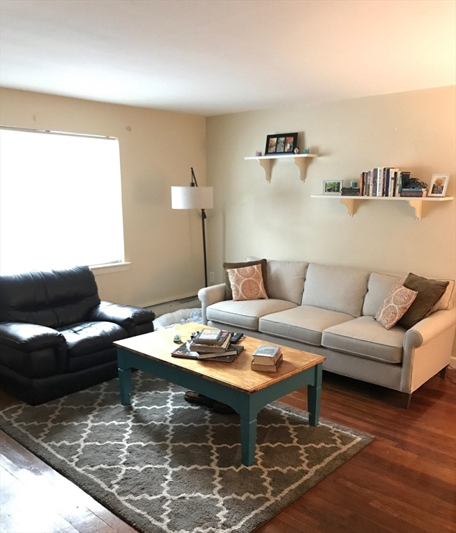 79 Chestnut St, Brookline, Massachusetts, 1 Bedroom Bedrooms, 4 Rooms Rooms,1 BathroomBathrooms,Residential Lease,For Rent,Chestnut St,73504777