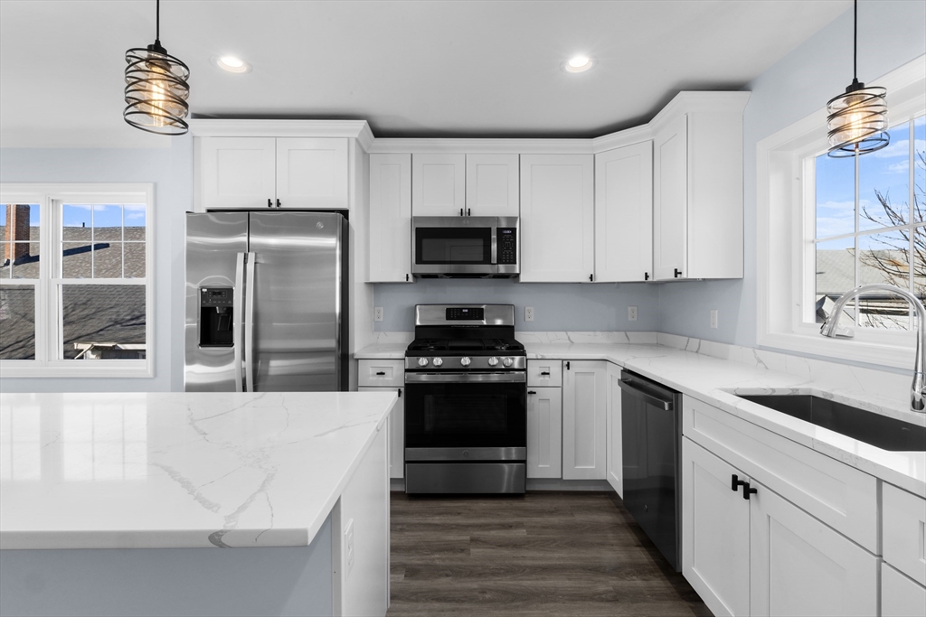 206 Durfee St., Fall River, Massachusetts, 3 Bedrooms Bedrooms, 10 Rooms Rooms,2.5 BathroomsBathrooms,Residential,For Sale,Durfee St.,73507894