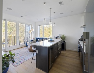 946 Saratgoa, Boston, Massachusetts, 2 Bedrooms Bedrooms, 6 Rooms Rooms,2 BathroomsBathrooms,Residential Lease,For Rent,Saratgoa,73507897