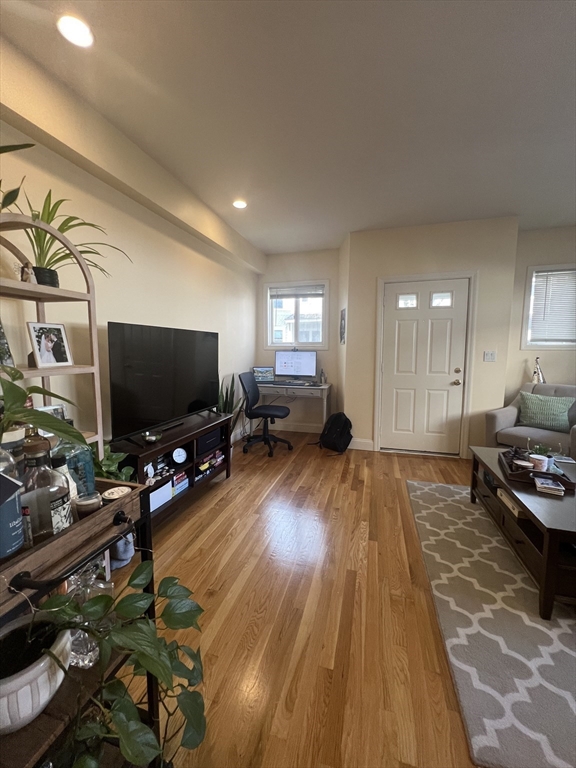 180 Charles St, Cambridge, Massachusetts, 1 Bedroom Bedrooms, 2 Rooms Rooms,1 BathroomBathrooms,Residential Lease,For Rent,Charles St,73507916