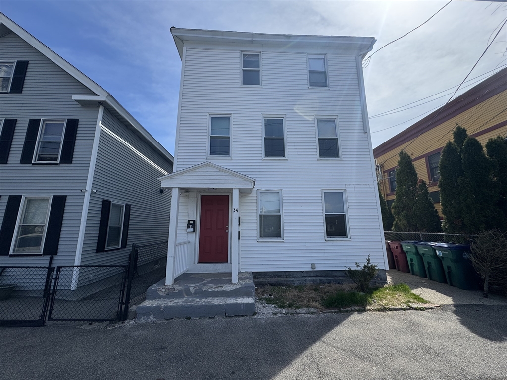 34 Willie St, Lowell, Massachusetts, 9 Bedrooms Bedrooms, 15 Rooms Rooms,3 BathroomsBathrooms,Residential Income,For Sale,Willie St,73503142