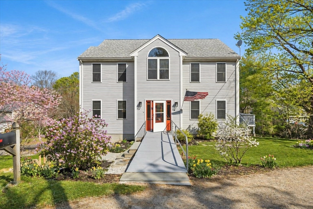 10 Manomet Beach Blvd, Plymouth, Massachusetts, 4 Bedrooms Bedrooms, 7 Rooms Rooms,2 BathroomsBathrooms,Residential,For Sale,Manomet Beach Blvd,73507929