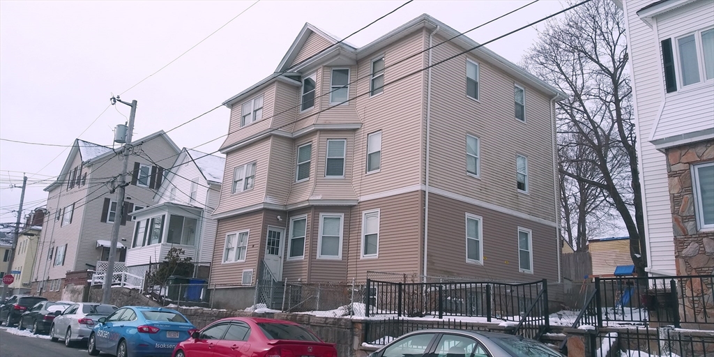 87 Smith, Fall River, Massachusetts, 6 Bedrooms Bedrooms, 18 Rooms Rooms,3.5 BathroomsBathrooms,Residential Income,For Sale,Smith,73507946