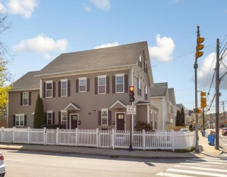 42 Lexington St, Waltham, Massachusetts, 3 Bedrooms Bedrooms, 7 Rooms Rooms,2.5 BathroomsBathrooms,Residential Lease,For Rent,Lexington St,73507959