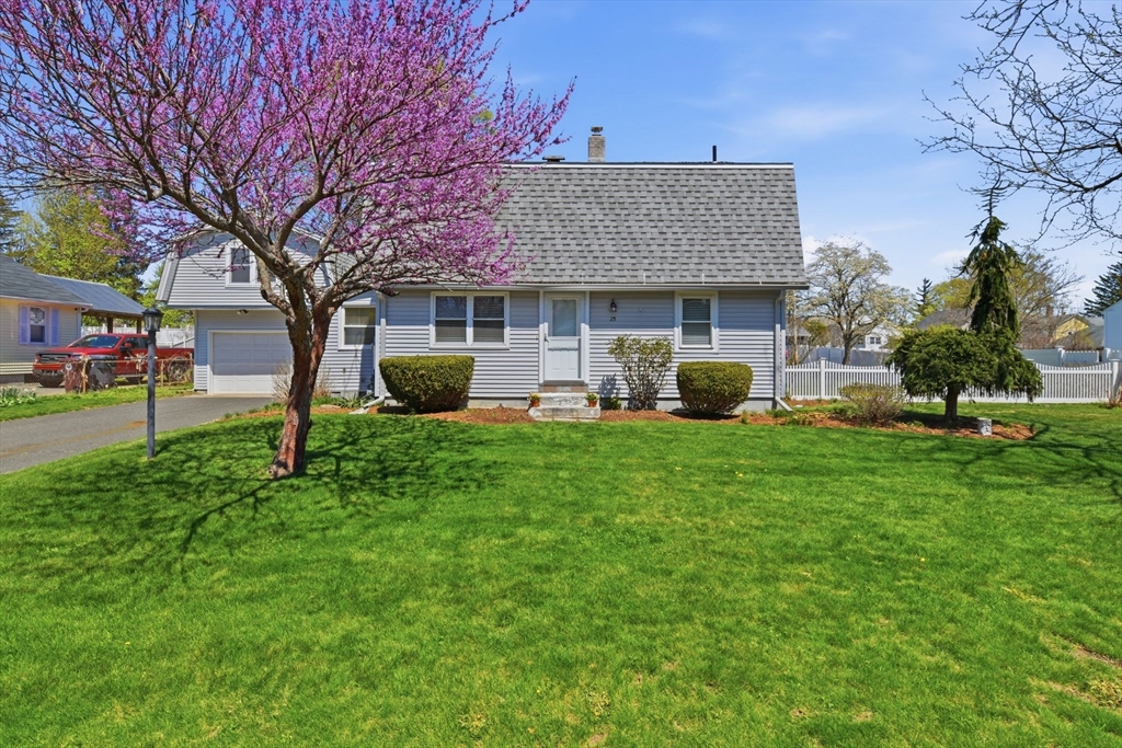 25 Coolidge Ave, Westfield, Massachusetts, 4 Bedrooms Bedrooms, 6 Rooms Rooms,2 BathroomsBathrooms,Residential,For Sale,Coolidge Ave,73507958