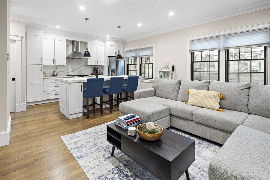 199 Trenton St, Boston, Massachusetts, 2 Bedrooms Bedrooms, 4 Rooms Rooms,1.5 BathroomsBathrooms,Residential,For Sale,Trenton St,73507968