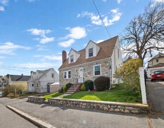 36 Irving St, Revere, Massachusetts, 5 Bedrooms Bedrooms, 9 Rooms Rooms,2 BathroomsBathrooms,Residential,For Sale,Irving St,73507930
