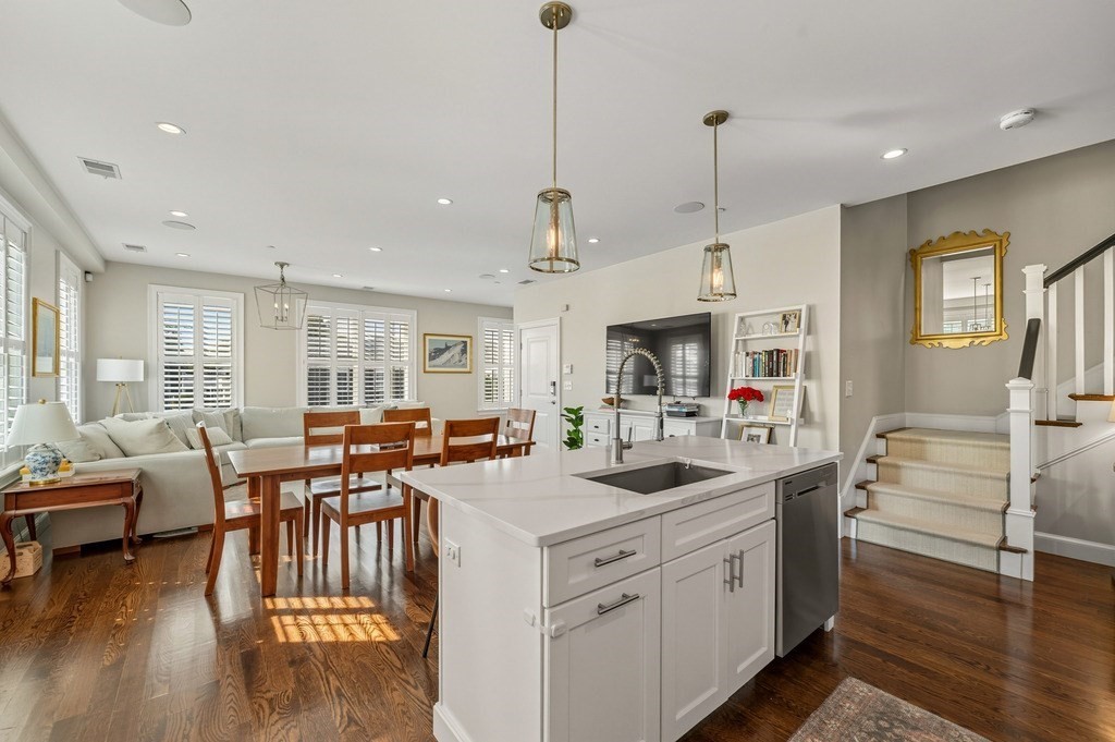 884 Adams St, Boston, Massachusetts, 4 Bedrooms Bedrooms, 6 Rooms Rooms,3 BathroomsBathrooms,Residential,For Sale,Adams St,73507974