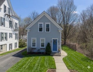 130 Cottage St, Franklin, Massachusetts, 3 Bedrooms Bedrooms, 7 Rooms Rooms,1.5 BathroomsBathrooms,Residential,For Sale,Cottage St,73502205