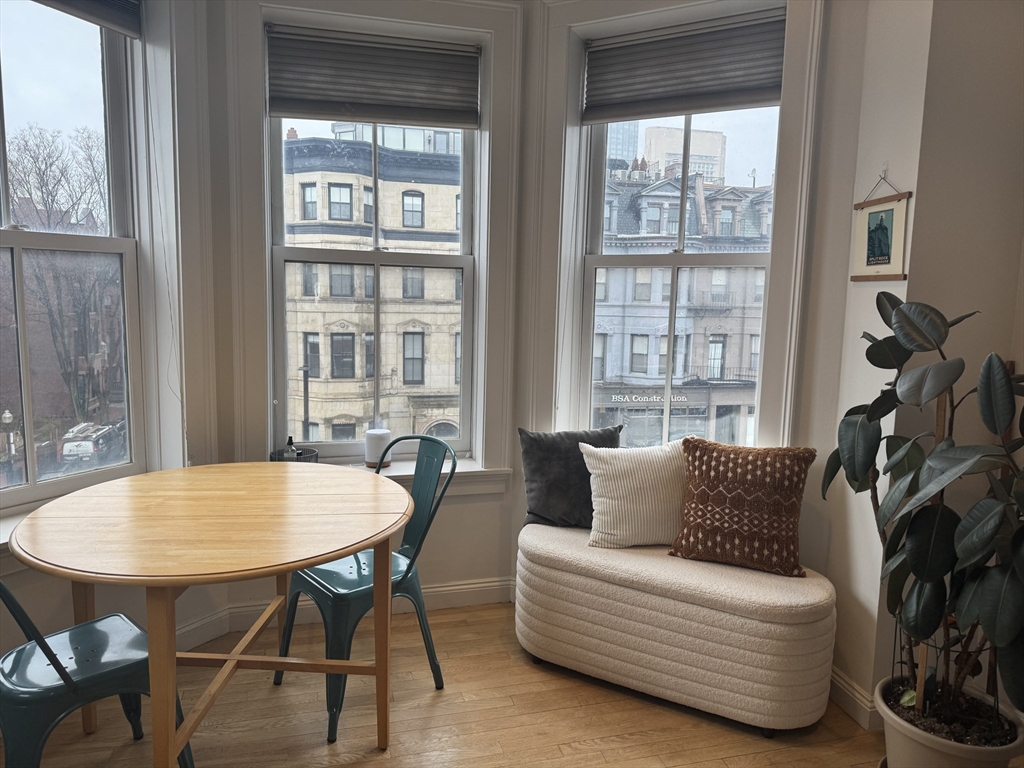 560 Columbus Ave, Boston, Massachusetts, 1 Bedroom Bedrooms, 3 Rooms Rooms,1 BathroomBathrooms,Residential Lease,For Rent,Columbus Ave,73508089