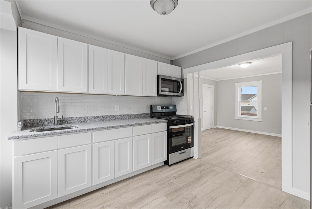 255 Rodman St, Fall River, Massachusetts, 3 Bedrooms Bedrooms, 5 Rooms Rooms,1 BathroomBathrooms,Residential Lease,For Rent,Rodman St,73508128