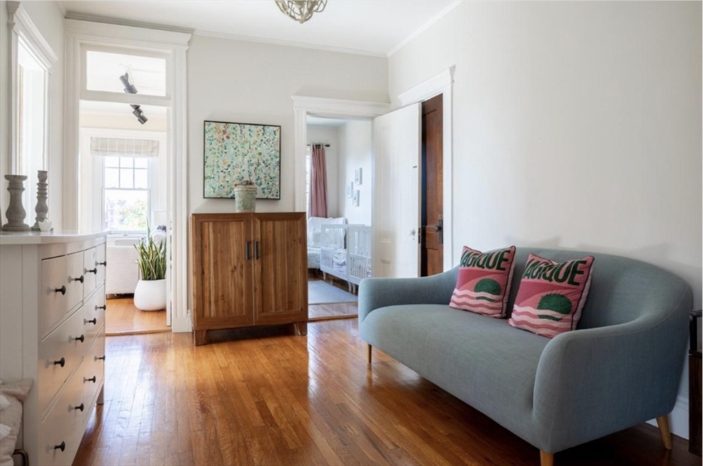 282 Newbury Street, Boston, Massachusetts, 3 Bedrooms Bedrooms, 5 Rooms Rooms,1 BathroomBathrooms,Residential Lease,For Rent,Newbury Street,73508140