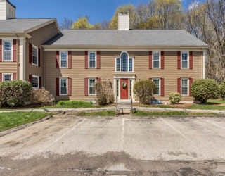 35 Essex Green Lane, Peabody, Massachusetts, 2 Bedrooms Bedrooms, 4 Rooms Rooms,1.5 BathroomsBathrooms,Residential,For Sale,Essex Green Lane,73507901