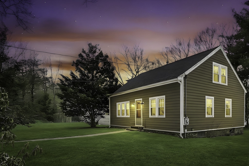 300 West Main Street, Hopkinton, Massachusetts, 4 Bedrooms Bedrooms, 6 Rooms Rooms,1 BathroomBathrooms,Residential,For Sale,West Main Street,73485661
