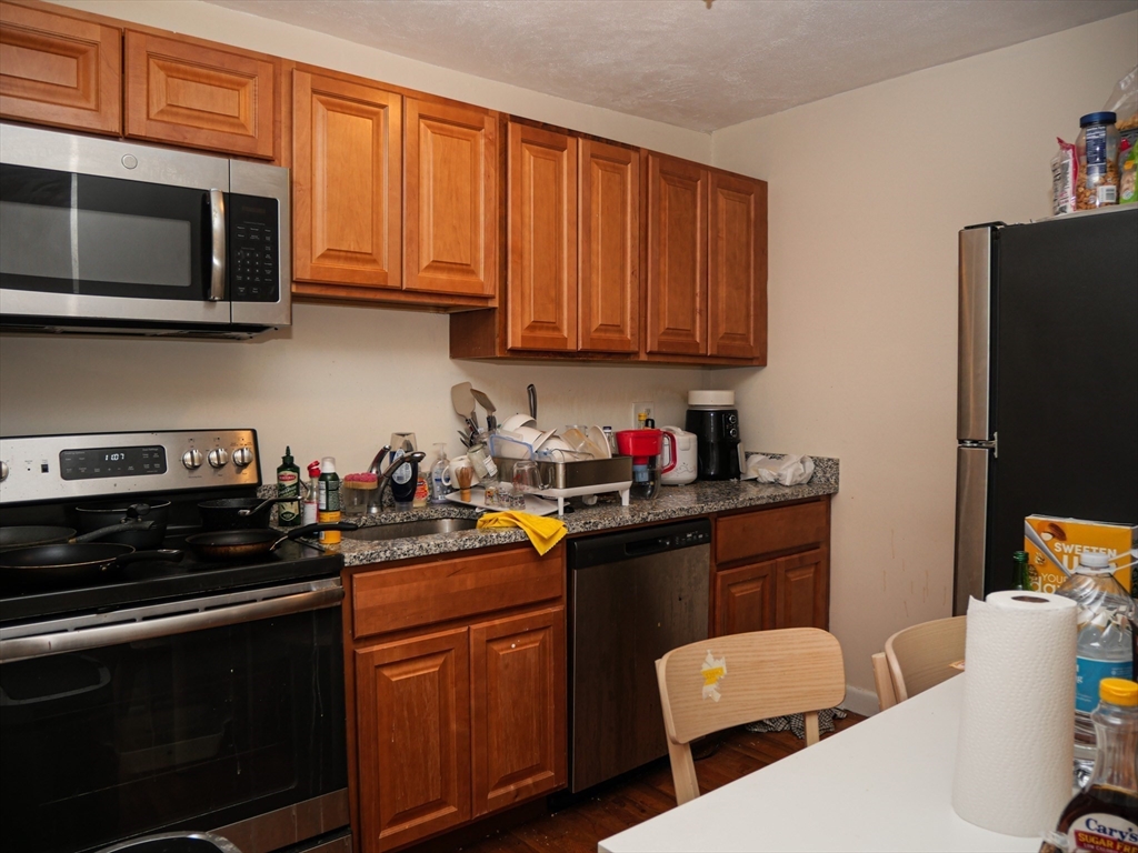 1027 Commonwealth Ave, Boston, Massachusetts, 3 Bedrooms Bedrooms, 4 Rooms Rooms,1 BathroomBathrooms,Residential Lease,For Rent,Commonwealth Ave,73508030