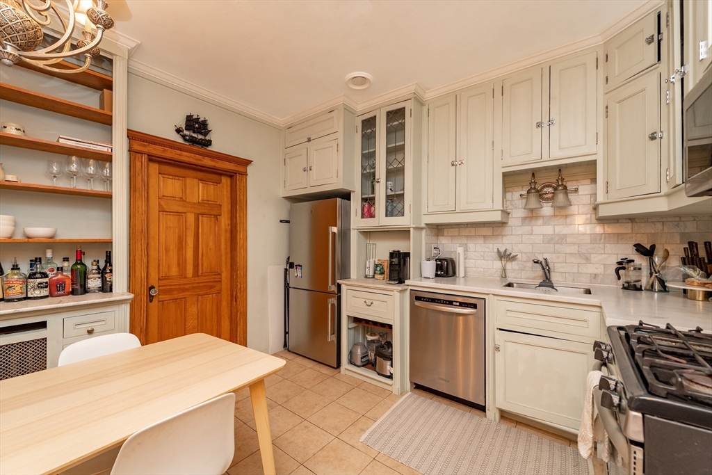 49 Revere St, Boston, Massachusetts, 1 Bedroom Bedrooms, 5 Rooms Rooms,1 BathroomBathrooms,Residential,For Sale,Revere St,73508050