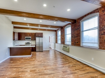 402 River St, Haverhill, Massachusetts, 2 Bedrooms Bedrooms, 4 Rooms Rooms,2 BathroomsBathrooms,Residential,For Sale,River St,73508074