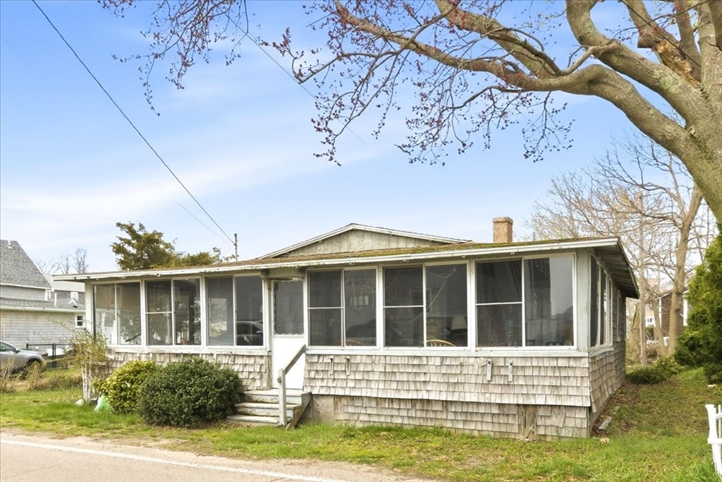 64 Central St, Marshfield, Massachusetts, 4 Bedrooms Bedrooms, 6 Rooms Rooms,1 BathroomBathrooms,Residential,For Sale,Central St,73508072