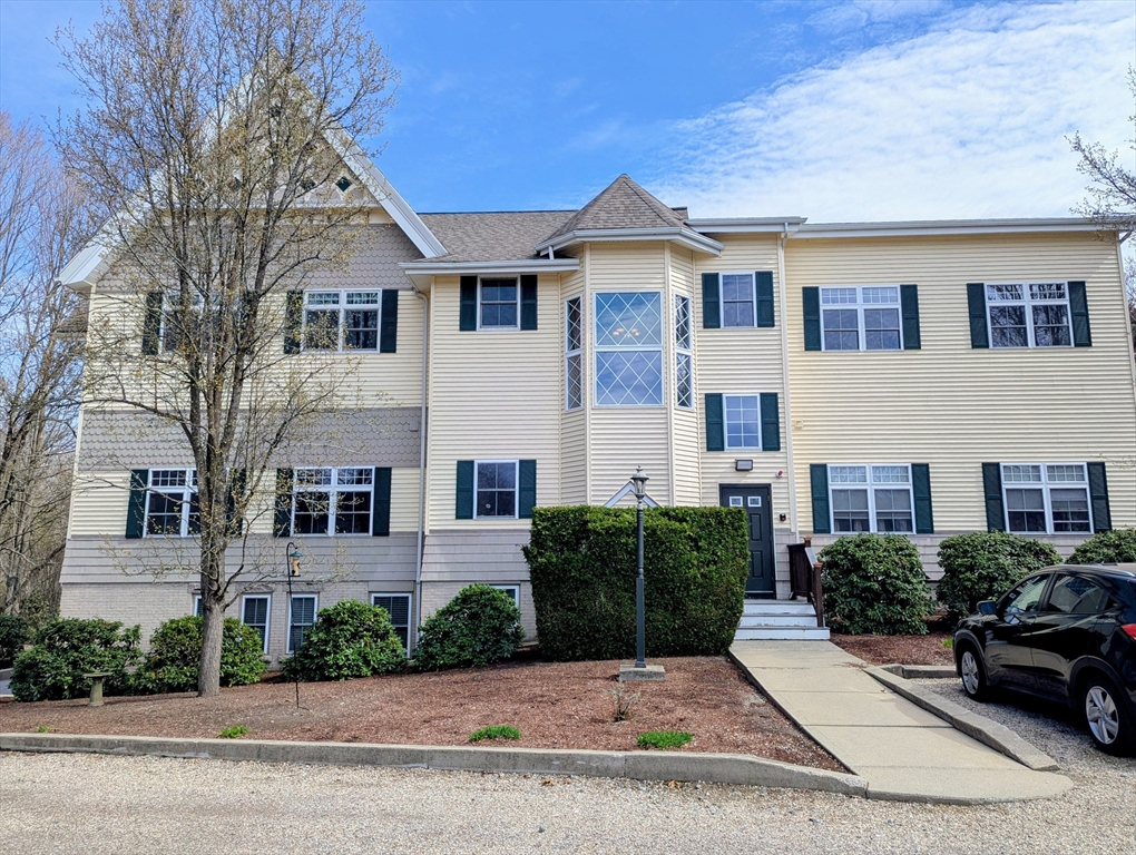 66 S Worcester Street, Norton, Massachusetts, 1 Bedroom Bedrooms, 5 Rooms Rooms,1.5 BathroomsBathrooms,Residential,For Sale,S Worcester Street,73508086