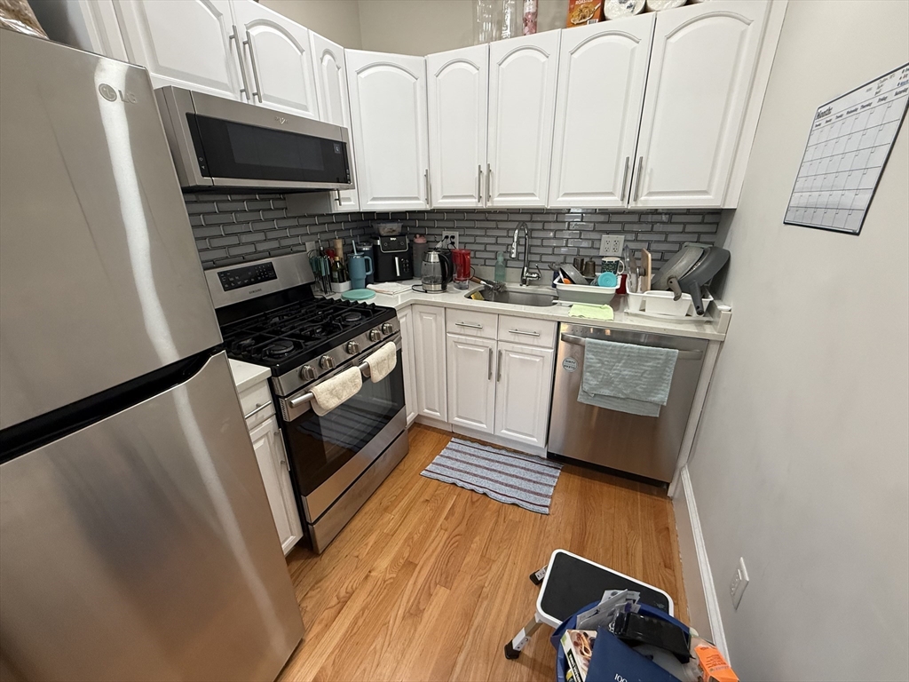 15 Emerson St, Newton, Massachusetts, 3 Bedrooms Bedrooms, 4 Rooms Rooms,2 BathroomsBathrooms,Residential Lease,For Rent,Emerson St,73507965