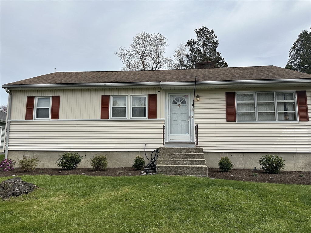 3 Melo Rd, Woburn, Massachusetts, 3 Bedrooms Bedrooms, 6 Rooms Rooms,1 BathroomBathrooms,Residential Lease,For Rent,Melo Rd,73508095