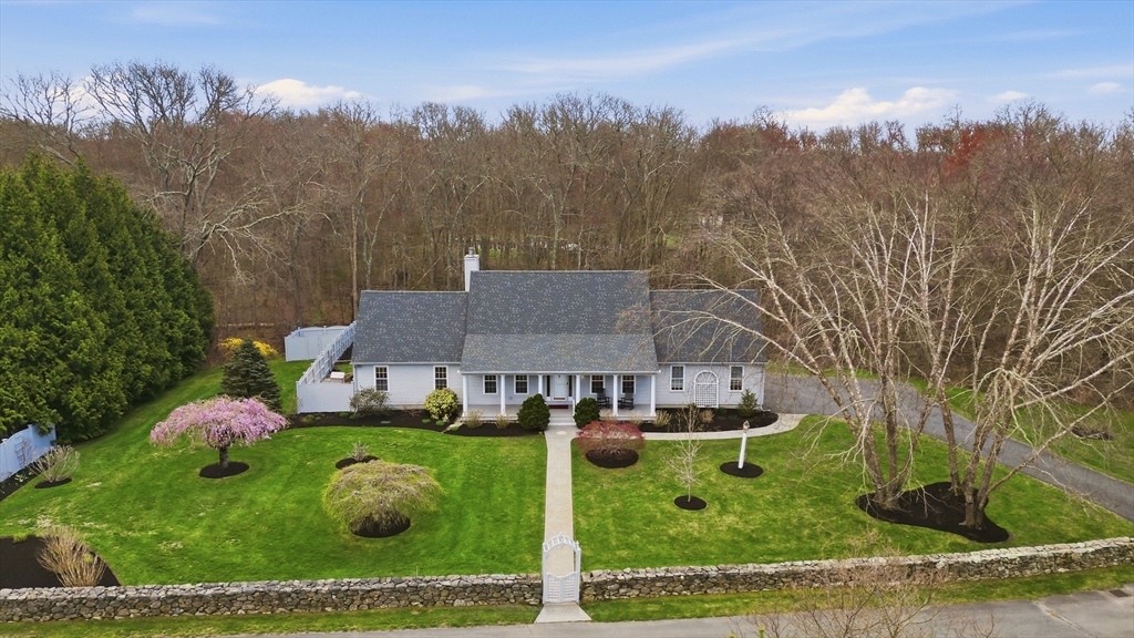 9 Austin Ln, Little Compton, Rhode Island, 3 Bedrooms Bedrooms, 8 Rooms Rooms,2.5 BathroomsBathrooms,Residential,For Sale,Austin Ln,73508099