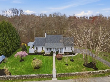 9 Austin Ln, Little Compton, Rhode Island, 3 Bedrooms Bedrooms, 8 Rooms Rooms,2.5 BathroomsBathrooms,Residential,For Sale,Austin Ln,73508099