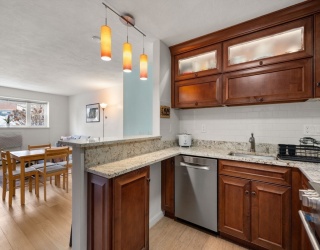 31 Warren Street, Waltham, Massachusetts, 2 Bedrooms Bedrooms, 4 Rooms Rooms,1 BathroomBathrooms,Residential Lease,For Rent,Warren Street,73508102