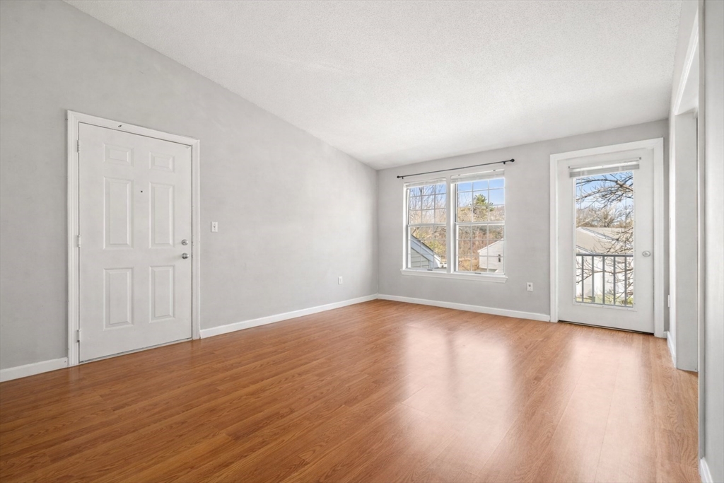 5 Thoreau Court, Natick, Massachusetts, 2 Bedrooms Bedrooms, 5 Rooms Rooms,1 BathroomBathrooms,Residential Lease,For Rent,Thoreau Court,73493560
