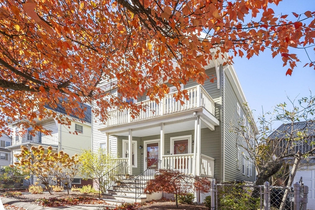 42 Packard Avenue, Somerville, Massachusetts, 3 Bedrooms Bedrooms, 6 Rooms Rooms,2 BathroomsBathrooms,Residential,For Sale,Packard Avenue,73482878