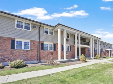 420 Main Street, Agawam, Massachusetts, 1 Bedroom Bedrooms, 3 Rooms Rooms,1 BathroomBathrooms,Residential,For Sale,Main Street,73493803