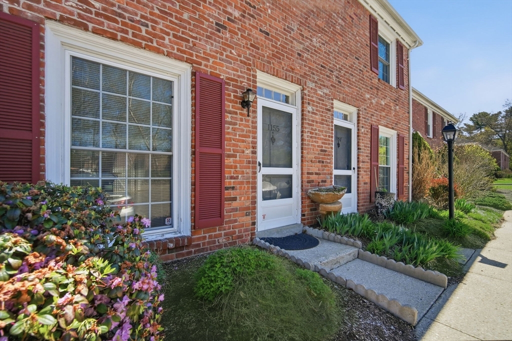 1155 Dickinson St, Springfield, Massachusetts, 2 Bedrooms Bedrooms, 5 Rooms Rooms,1.5 BathroomsBathrooms,Residential Lease,For Rent,Dickinson St,73508161