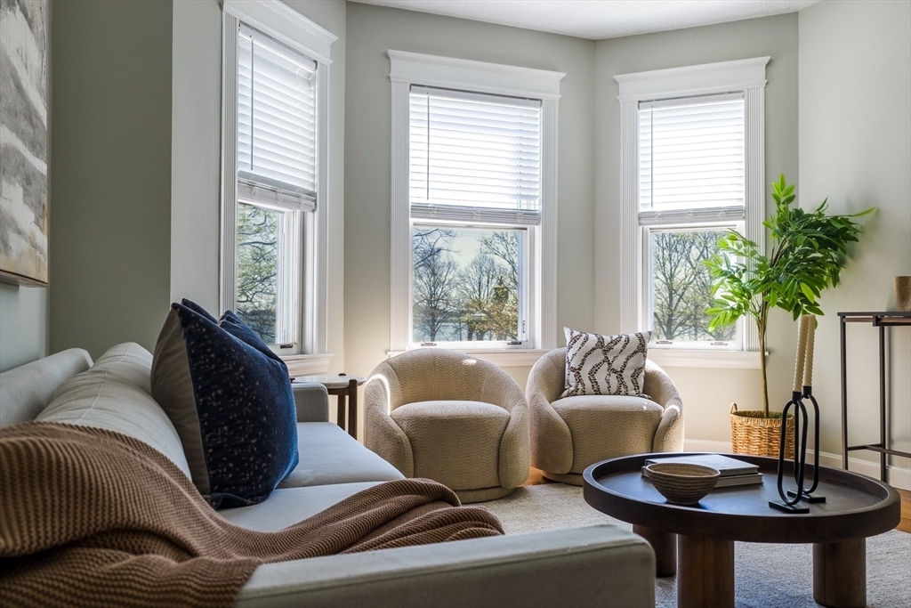 83 Farragut Rd, Boston, Massachusetts, 3 Bedrooms Bedrooms, 6 Rooms Rooms,2 BathroomsBathrooms,Residential,For Sale,Farragut Rd,73508170