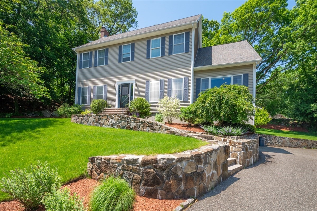 3 Paris Way, Woburn, Massachusetts, 4 Bedrooms Bedrooms, 10 Rooms Rooms,2.5 BathroomsBathrooms,Residential,For Sale,Paris Way,73508171