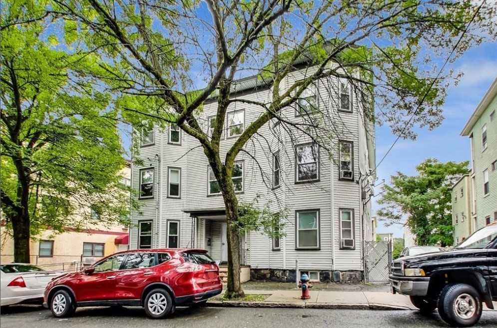 109 Walnut St, Somerville, Massachusetts, 18 Bedrooms Bedrooms, 30 Rooms Rooms,6 BathroomsBathrooms,Residential Income,For Sale,Walnut St,73508106