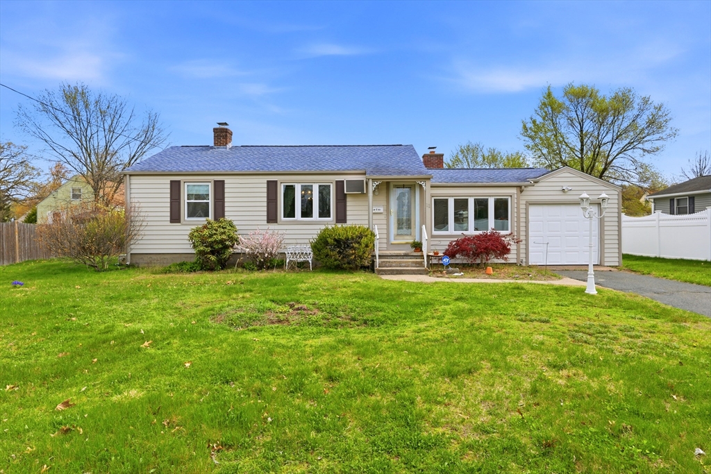 11 Judith St, Springfield, Massachusetts, 3 Bedrooms Bedrooms, 7 Rooms Rooms,2 BathroomsBathrooms,Residential,For Sale,Judith St,73508463