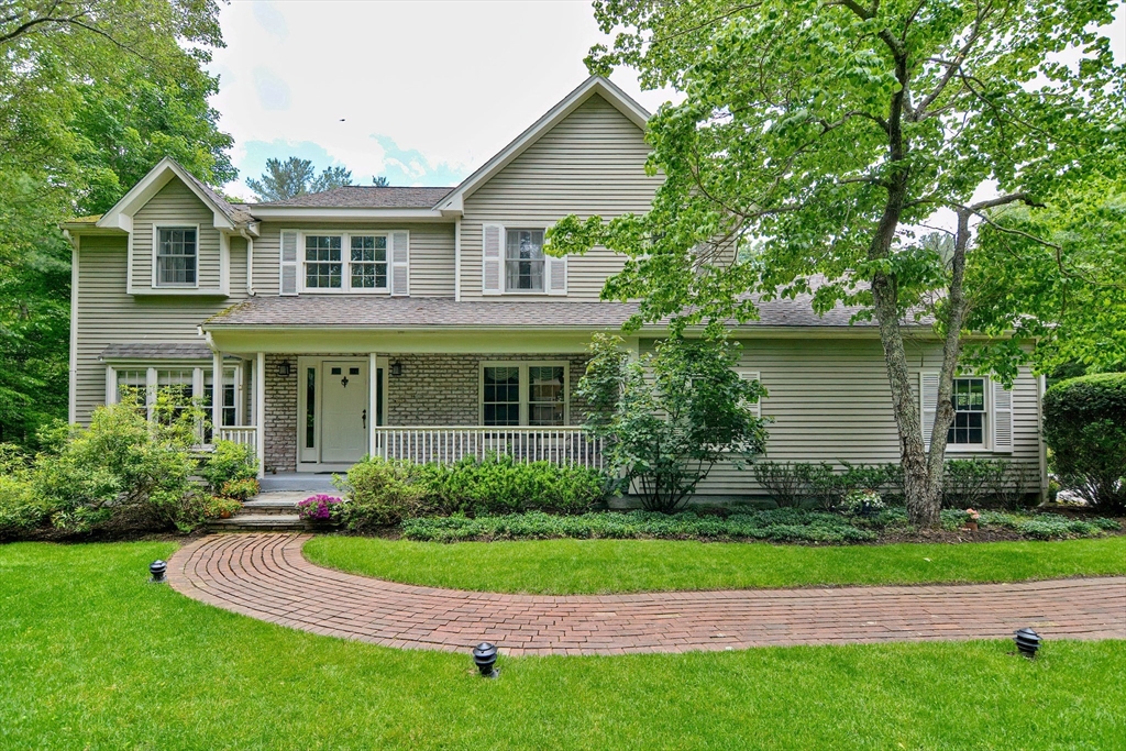 70 Randall St, Easton, Massachusetts, 3 Bedrooms Bedrooms, 9 Rooms Rooms,2.5 BathroomsBathrooms,Residential,For Sale,Randall St,73508464