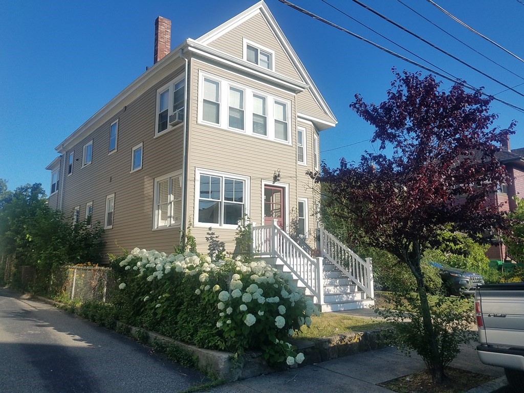 68 Burnside, Medford, Massachusetts, 2 Bedrooms Bedrooms, 5 Rooms Rooms,1 BathroomBathrooms,Residential Lease,For Rent,Burnside,73508473