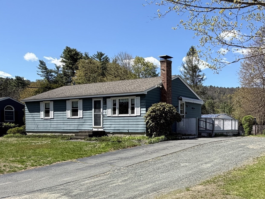 19 Arnold Ln, Greenfield, Massachusetts, 3 Bedrooms Bedrooms, 5 Rooms Rooms,1 BathroomBathrooms,Residential,For Sale,Arnold Ln,73508471